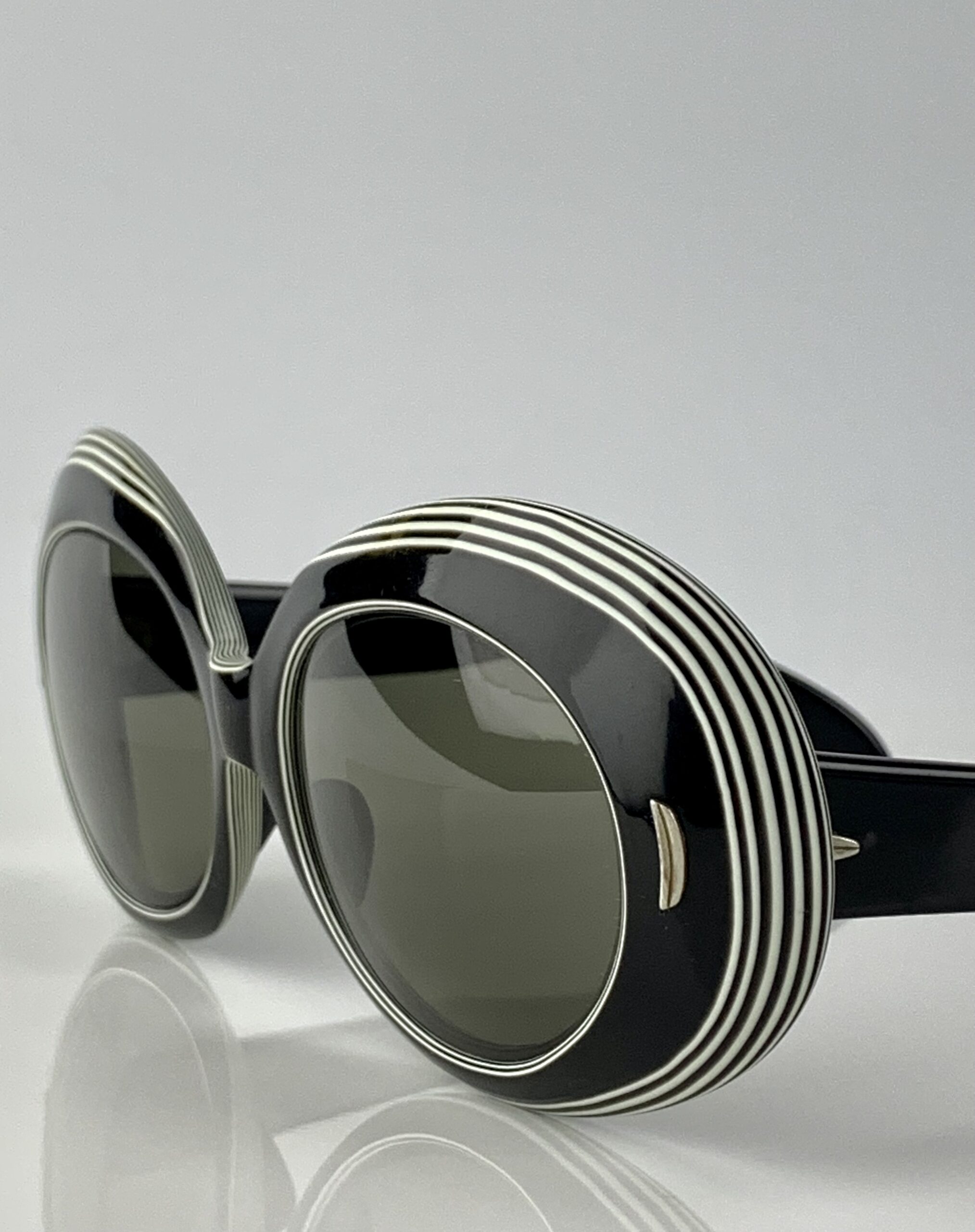1960's Large Mod Sunglasses - Go Home, Gabriela's