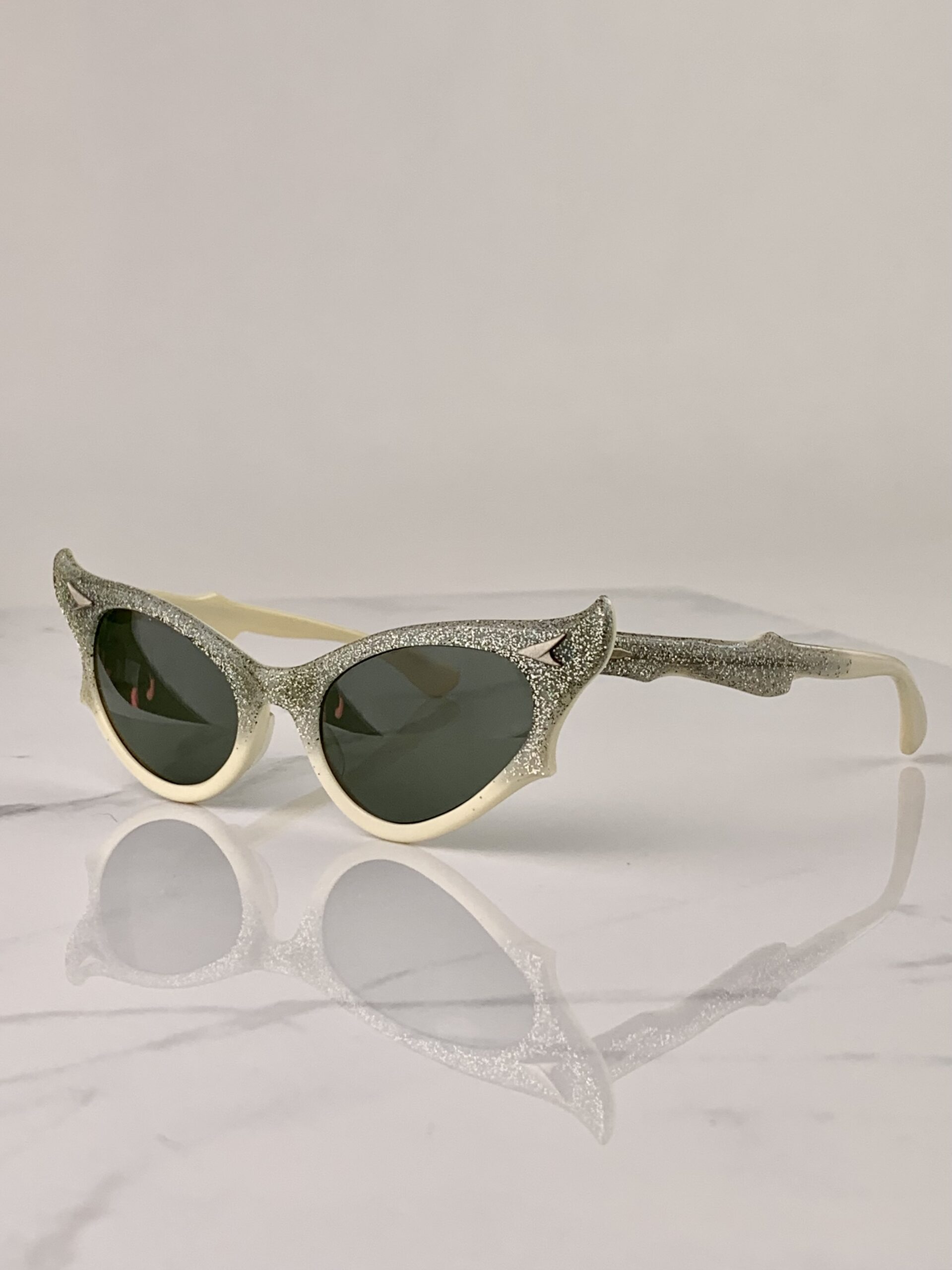B&L vintage cateye RayBan sunglasses Vintage RAY BAN USA Sunglasses Womens Cat Eye Pearlrized  main image 2